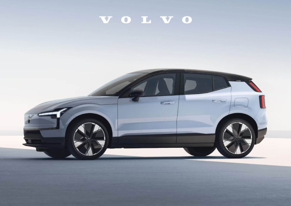 Uusi Volvo EX30 -sähköauto sivusta