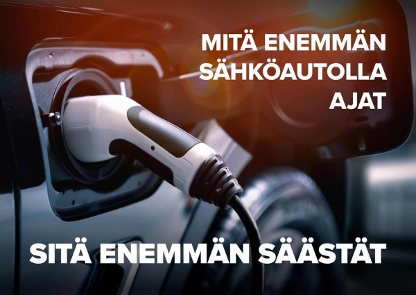 Latauspistoke kiinni sähköautossa