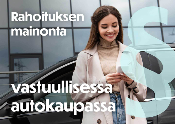 Nainen katsoo kännykkää lasiseinäisen rakennuksen edessä