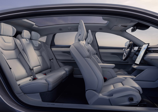 Volvo ES90 sisätilat