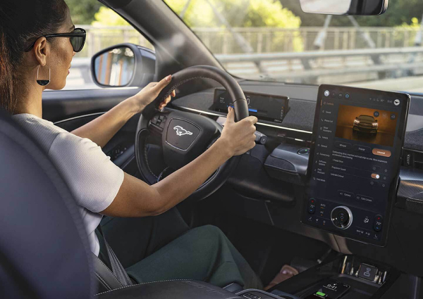 Ford Mustang Mach-E sisältä