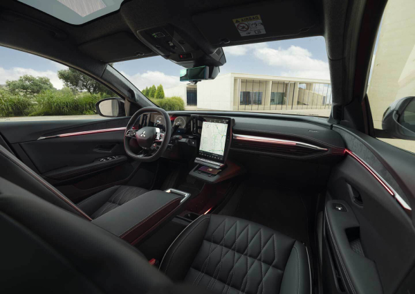 Mitsubishi Eclipse Cross EV – tyylikäs matkustamo