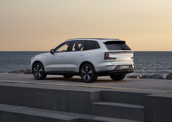 Volvo EX90 yksityiselasingilla