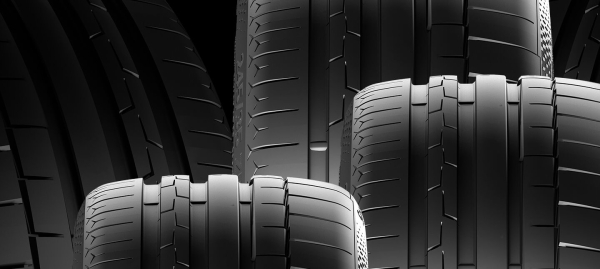 Kesä- ja talvirenkaat, alkuperäiset vannesarjat, vetokoukku, lohkolämmitin, mattosarjat, tuulilasin pyyhkijät, suksiboksit, kuljetusjärjestelmät ja madallusjouset.