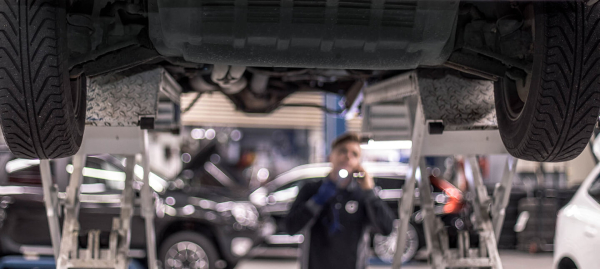 Auto-Killan vauriokorjaamolla on merkkikoulutetut mekaanikot ja viimeisin tieto tehtaalta. Teemme ammattitaidolla kaikki mahdolliset autojen korjaustyöt.