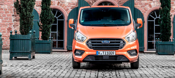 Auto-Kilta-hyötyajoneuvot-Ford-Trasit-Custom