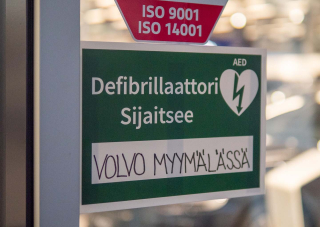 Defibrillaattori Auto-Killan toimipisteellä