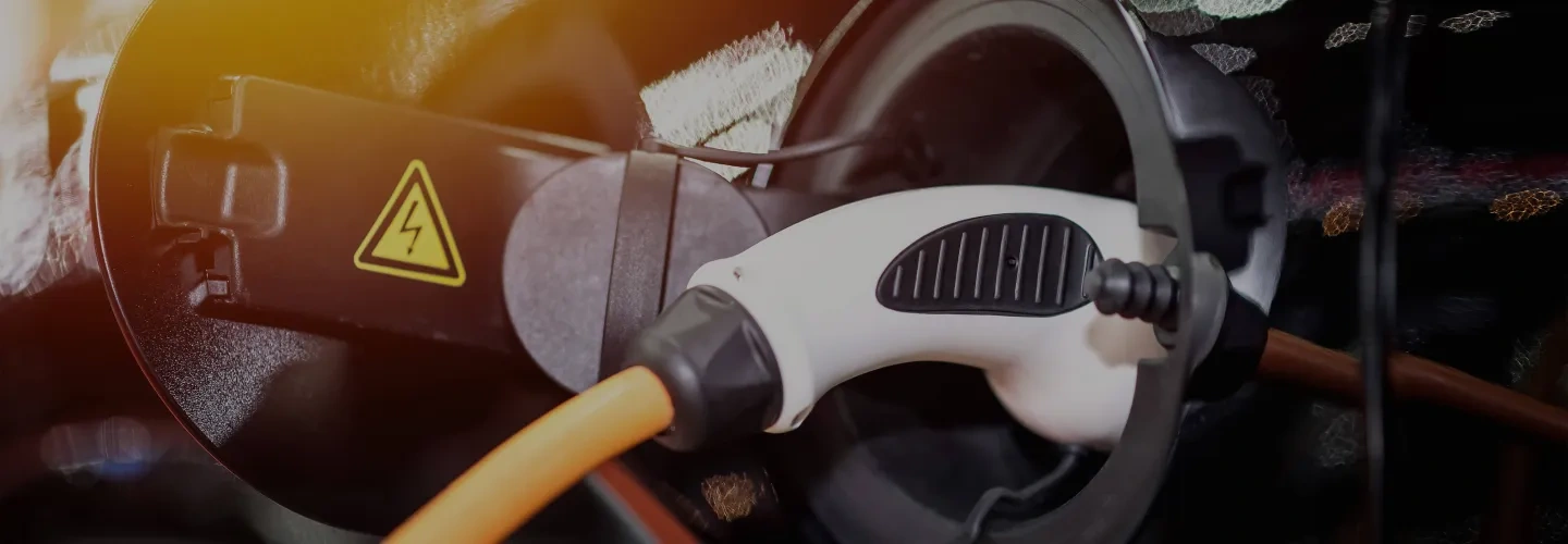 Ympäristöystävällisemmät hybridi- ja täyssähköautot ovat tulleet jäädäkseen myös Auto-Kiltaan