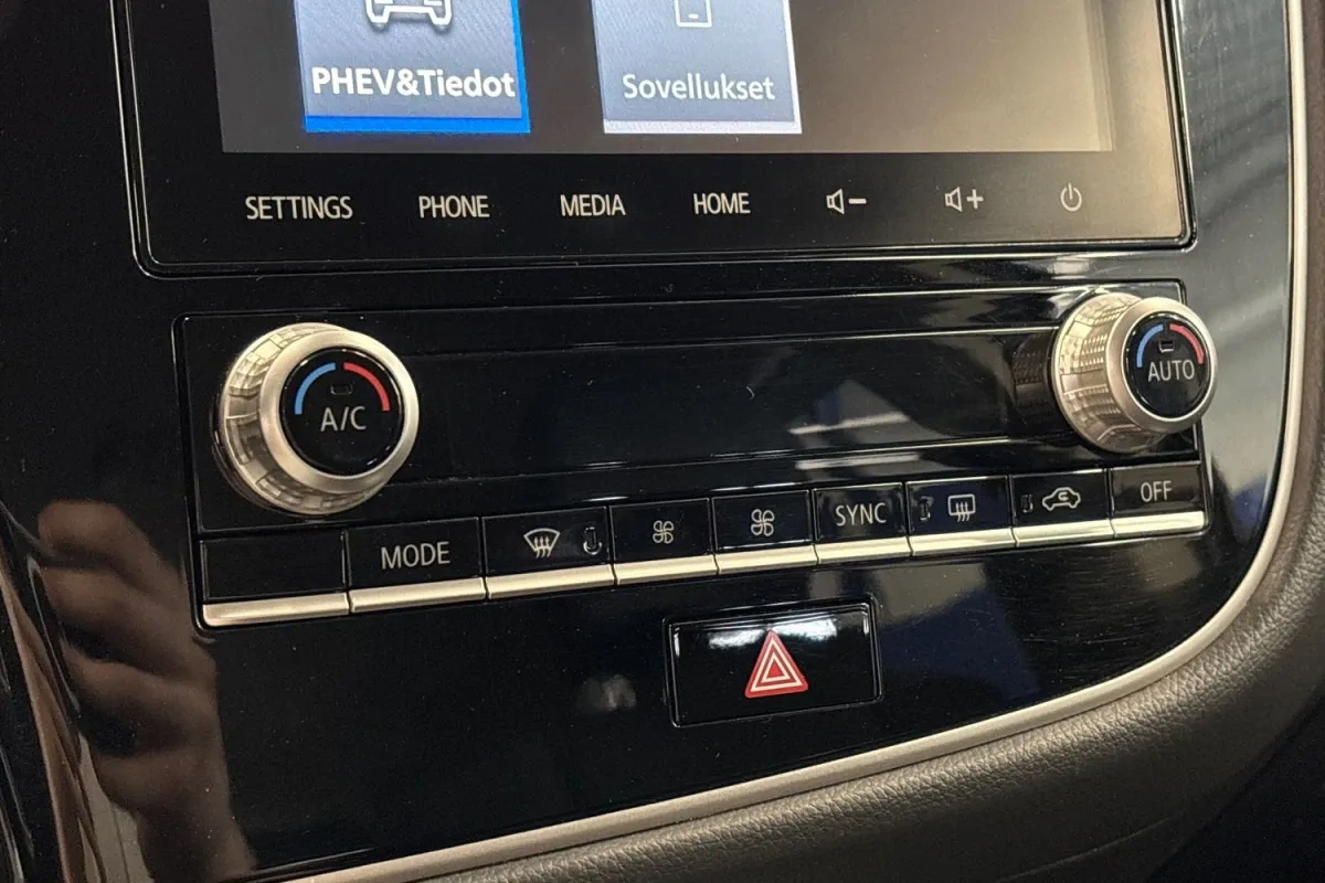 MITSUBISHI Outlander PHEV