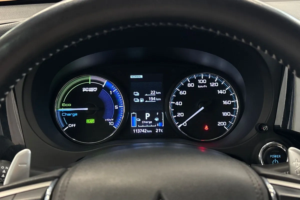 MITSUBISHI Outlander PHEV