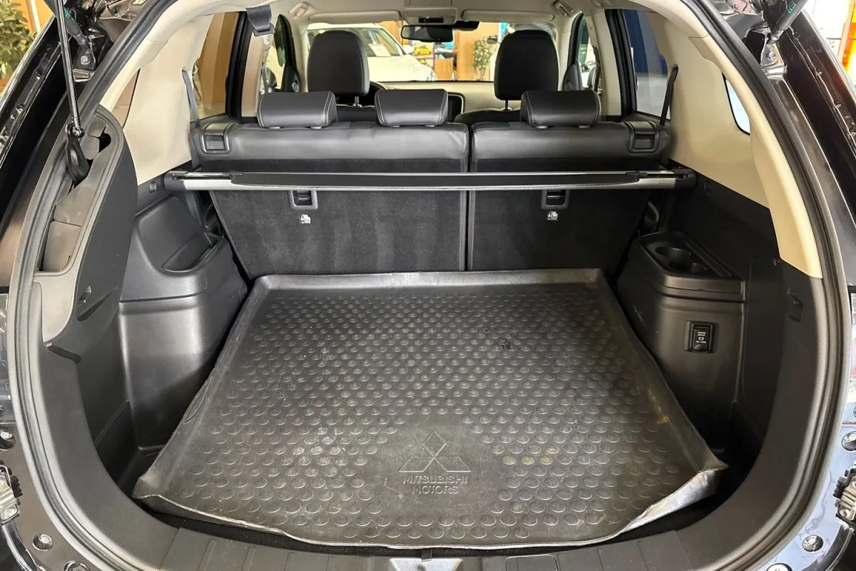 MITSUBISHI Outlander PHEV