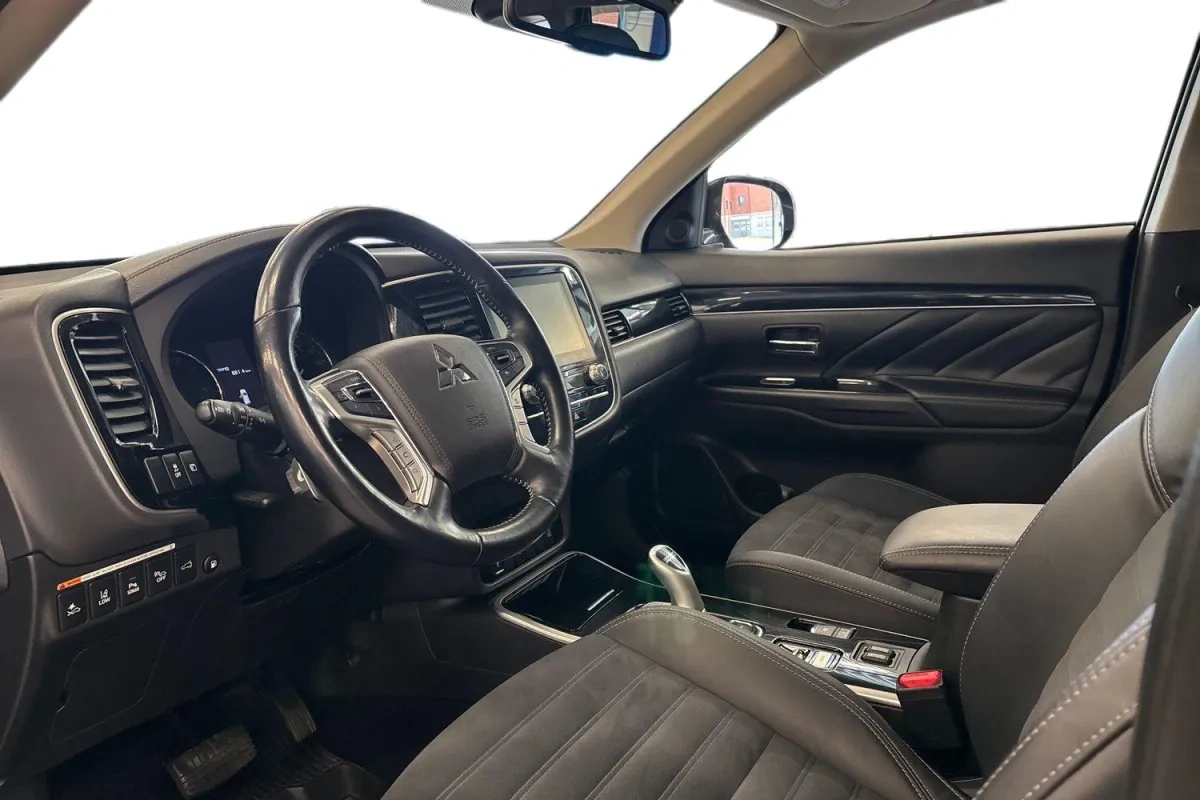 MITSUBISHI Outlander PHEV