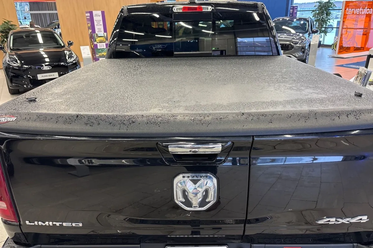 Ram 1500 Limited Crew Cab