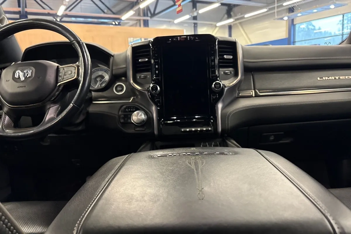 Ram 1500 Limited Crew Cab