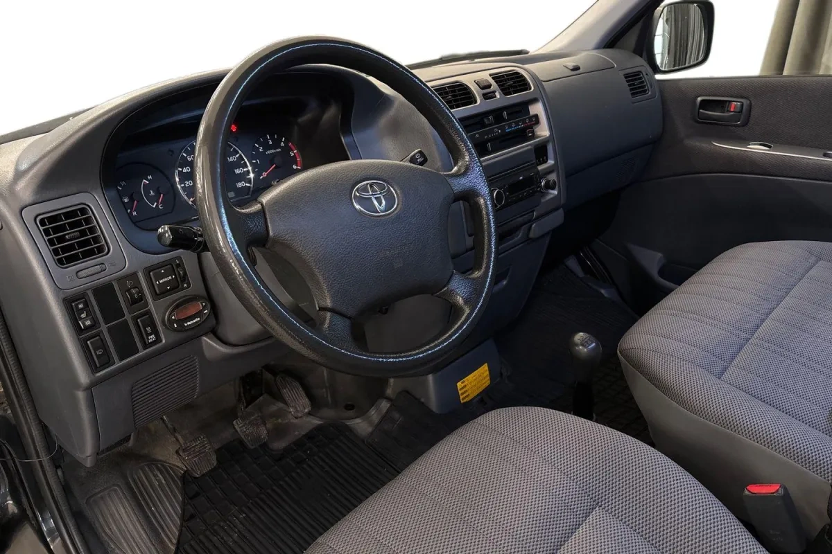 TOYOTA HIACE
