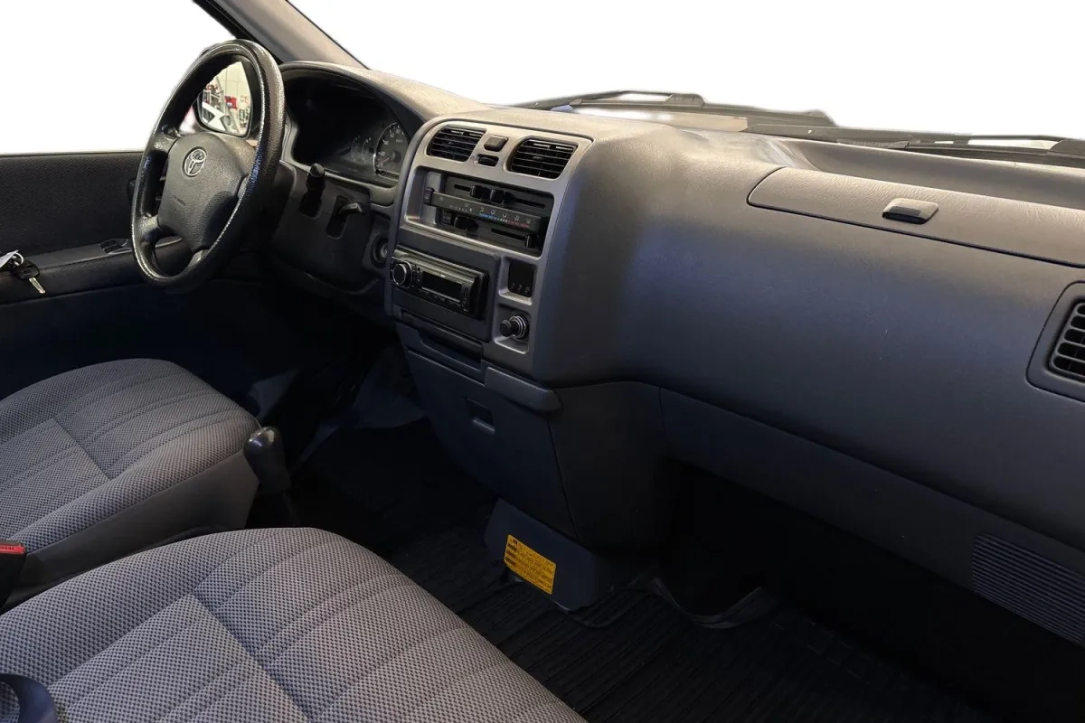 TOYOTA HIACE