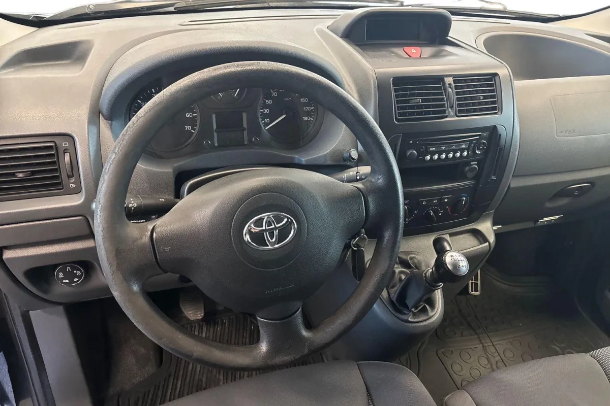TOYOTA PROACE