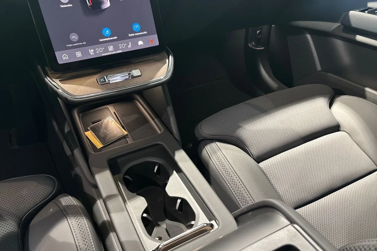 Volvo ES90