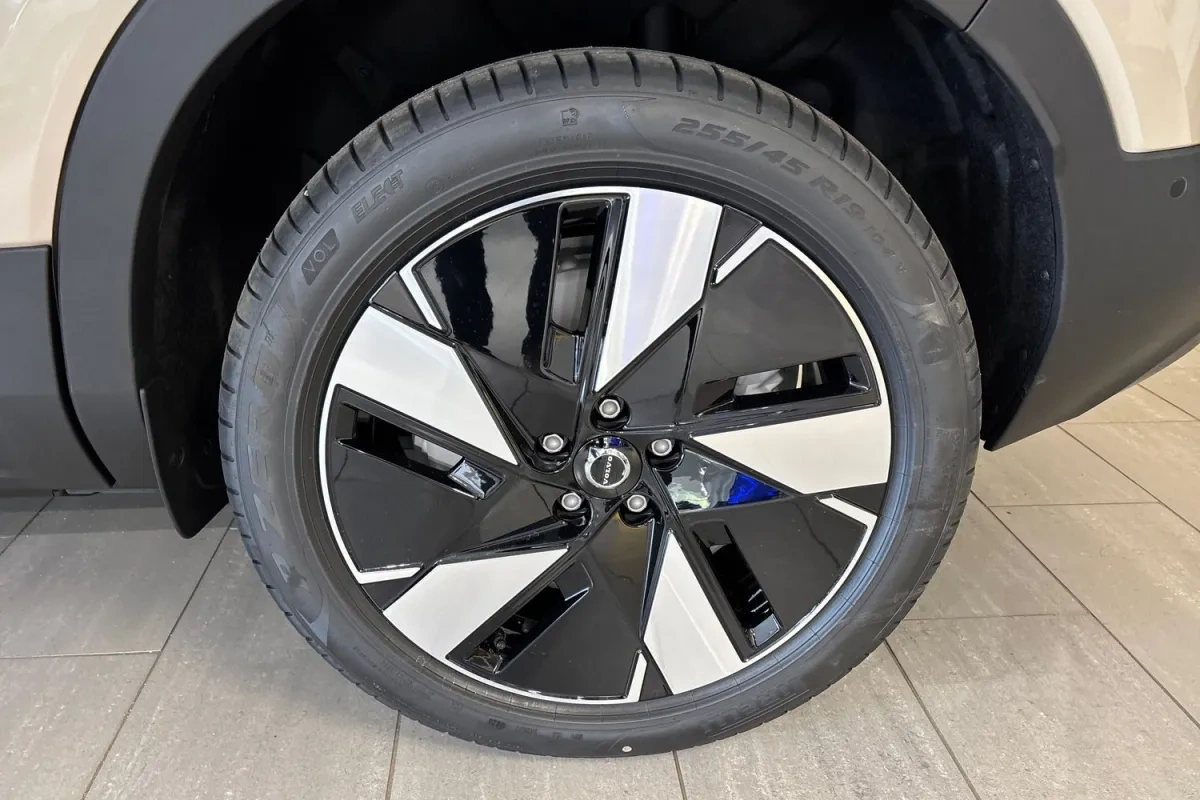 Volvo EX40