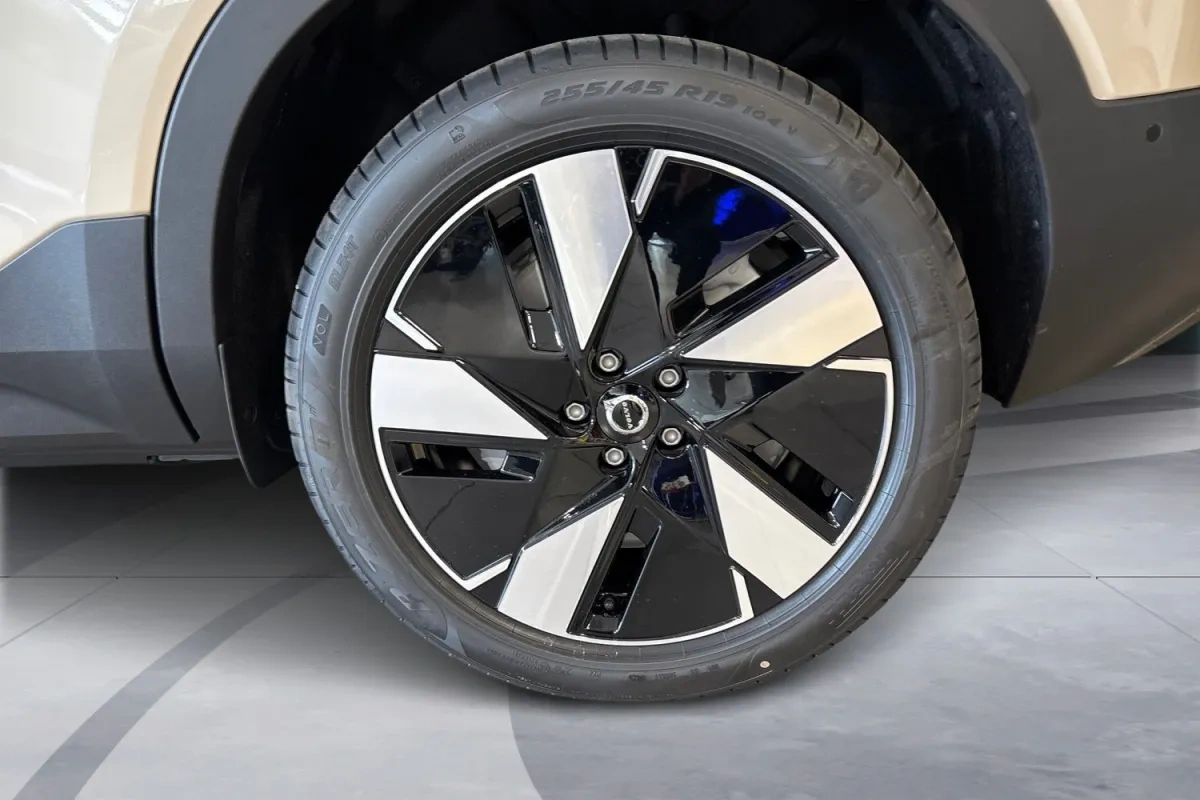 Volvo EX40