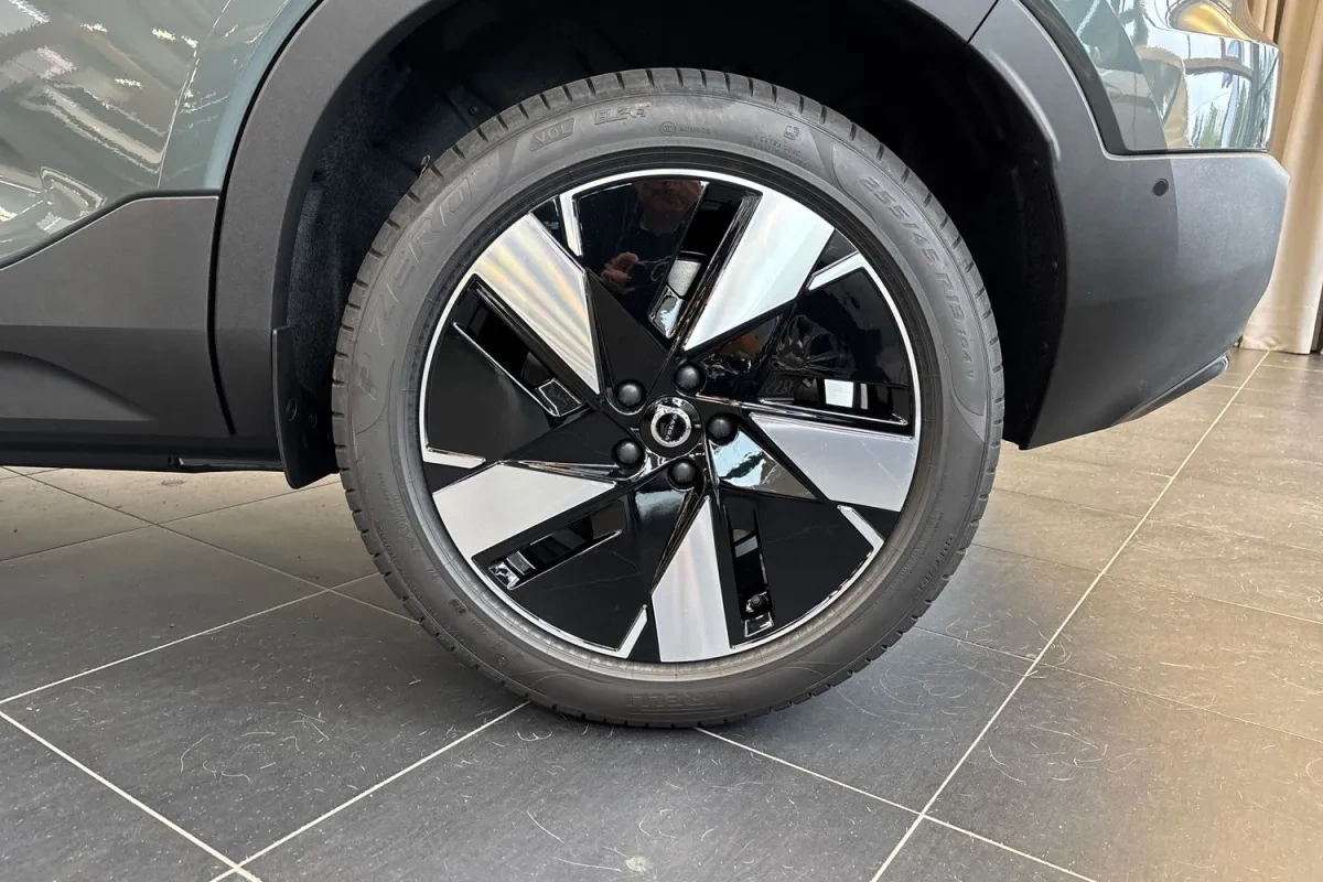 Volvo EX40