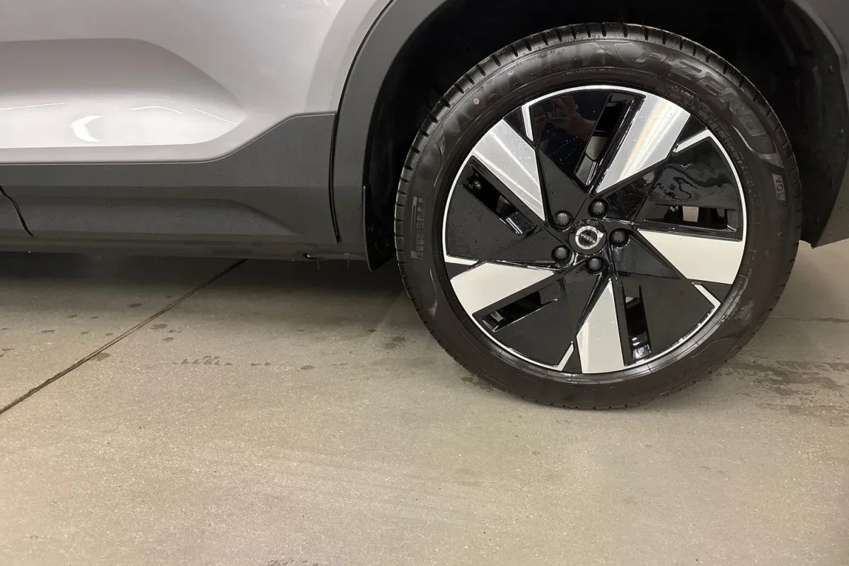 Volvo EX40