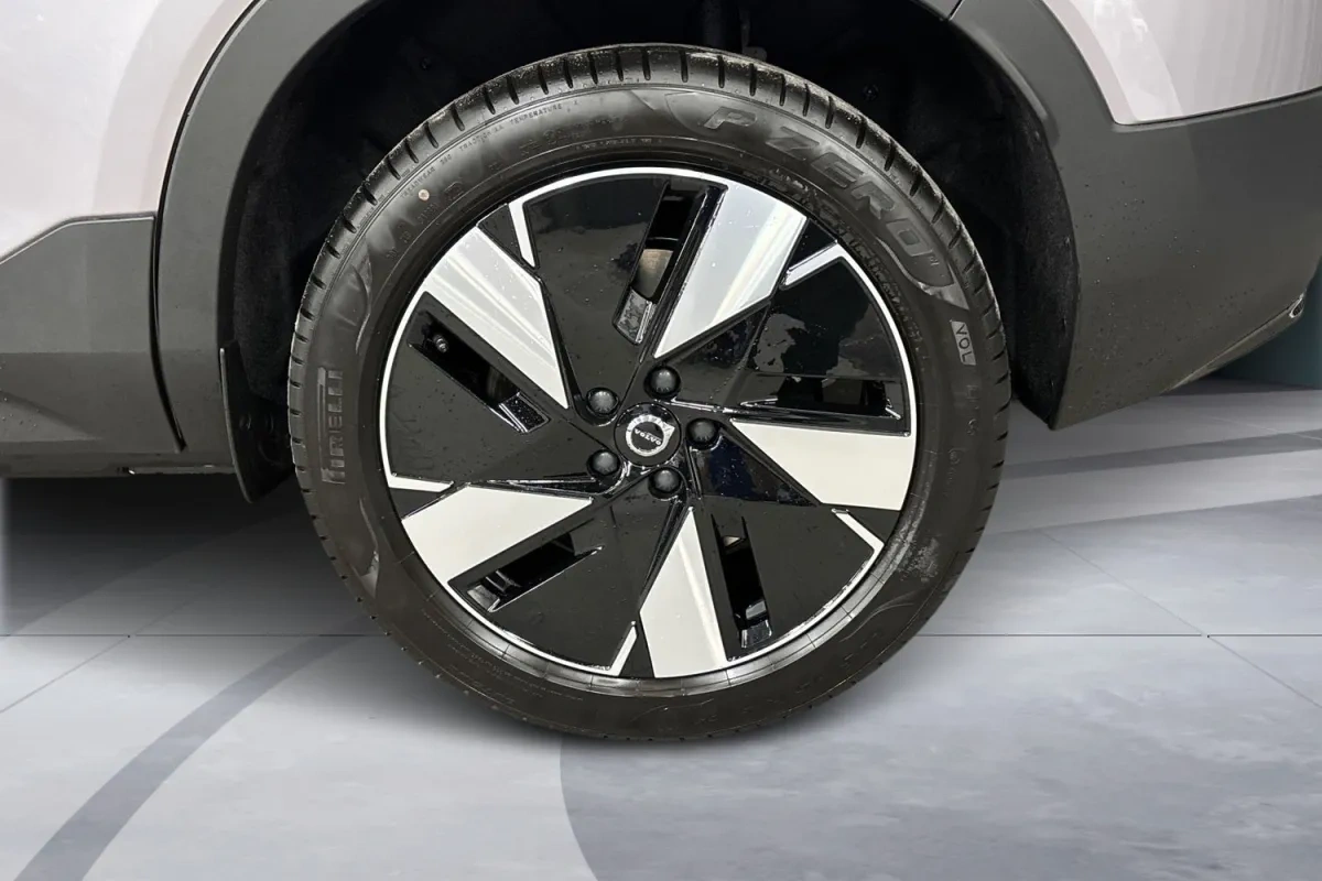 Volvo EX40