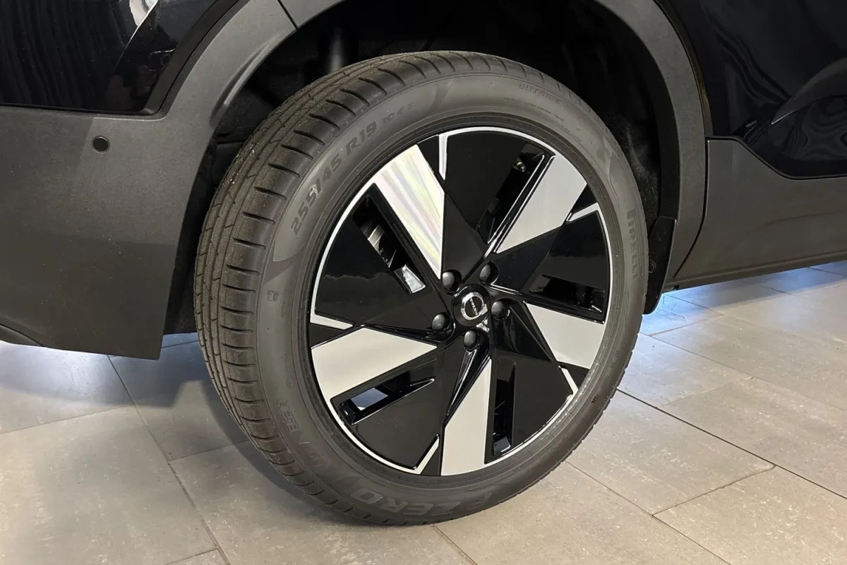 Volvo EX40