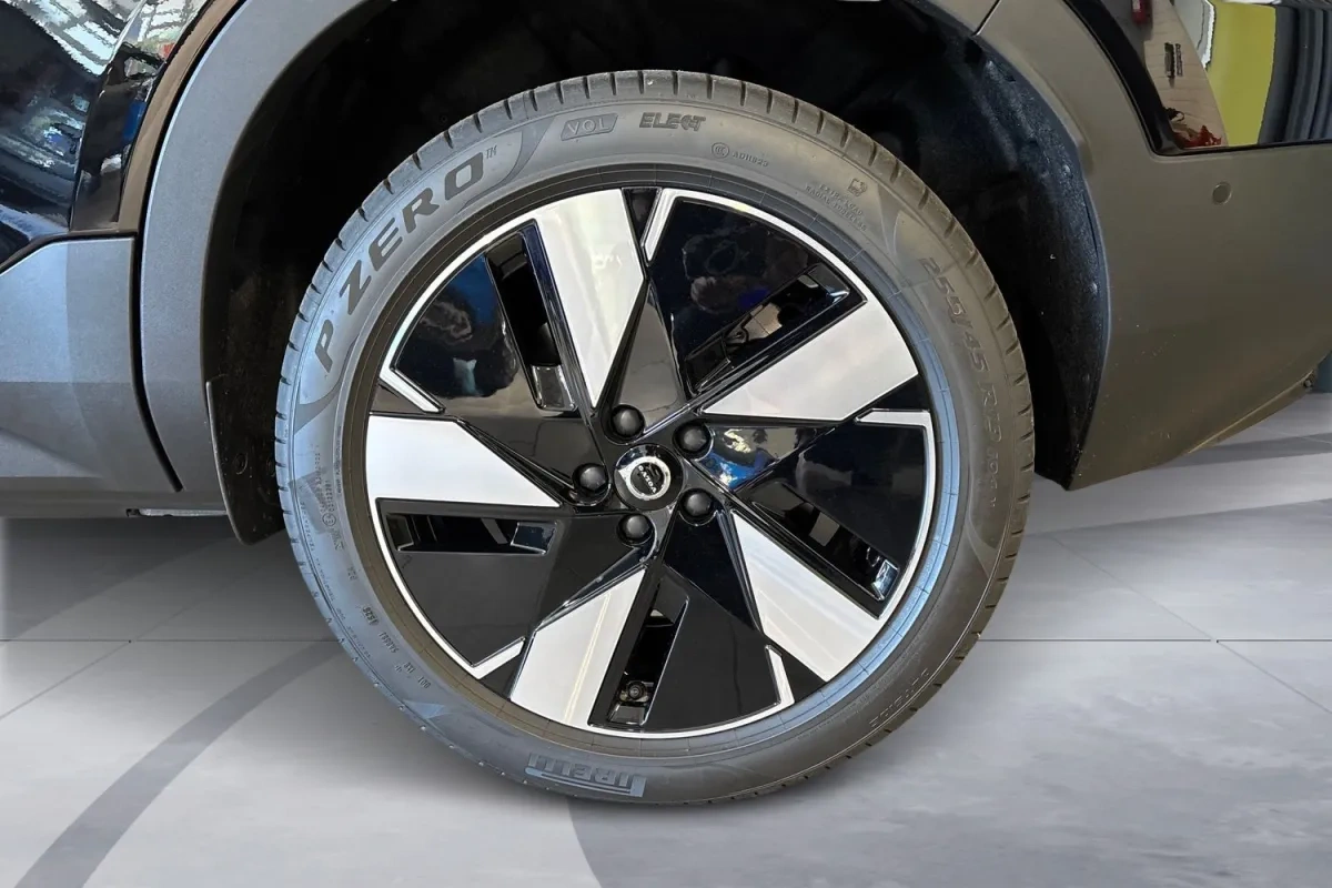 Volvo EX40
