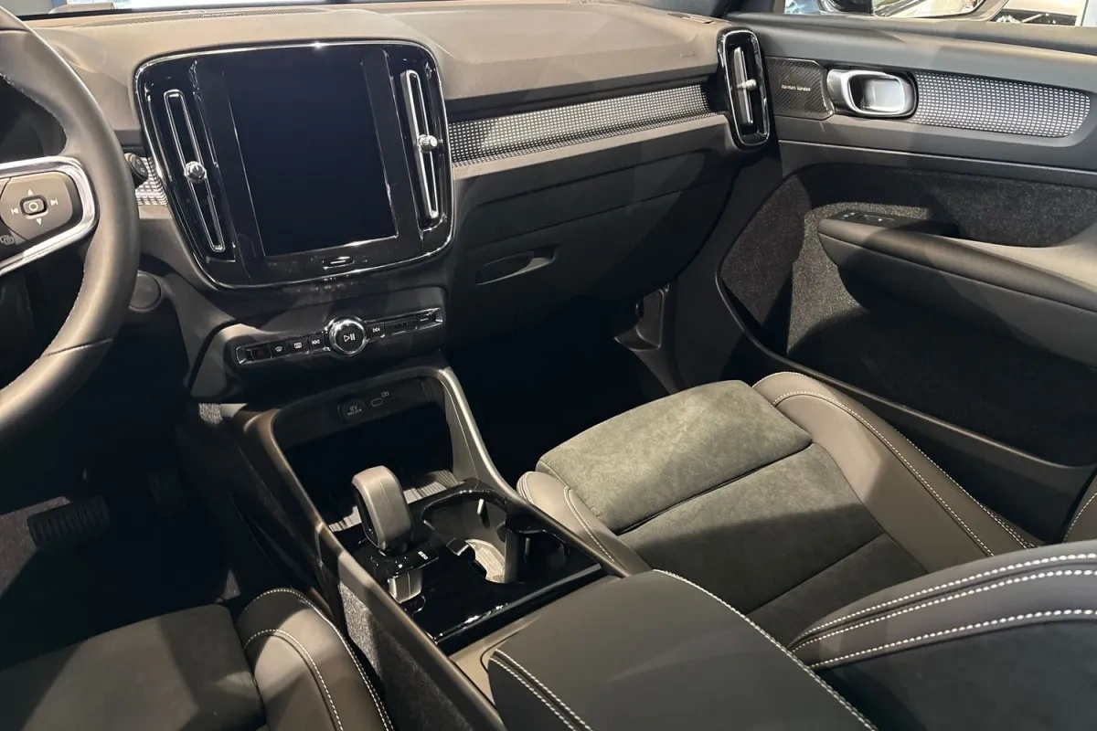Volvo EX40