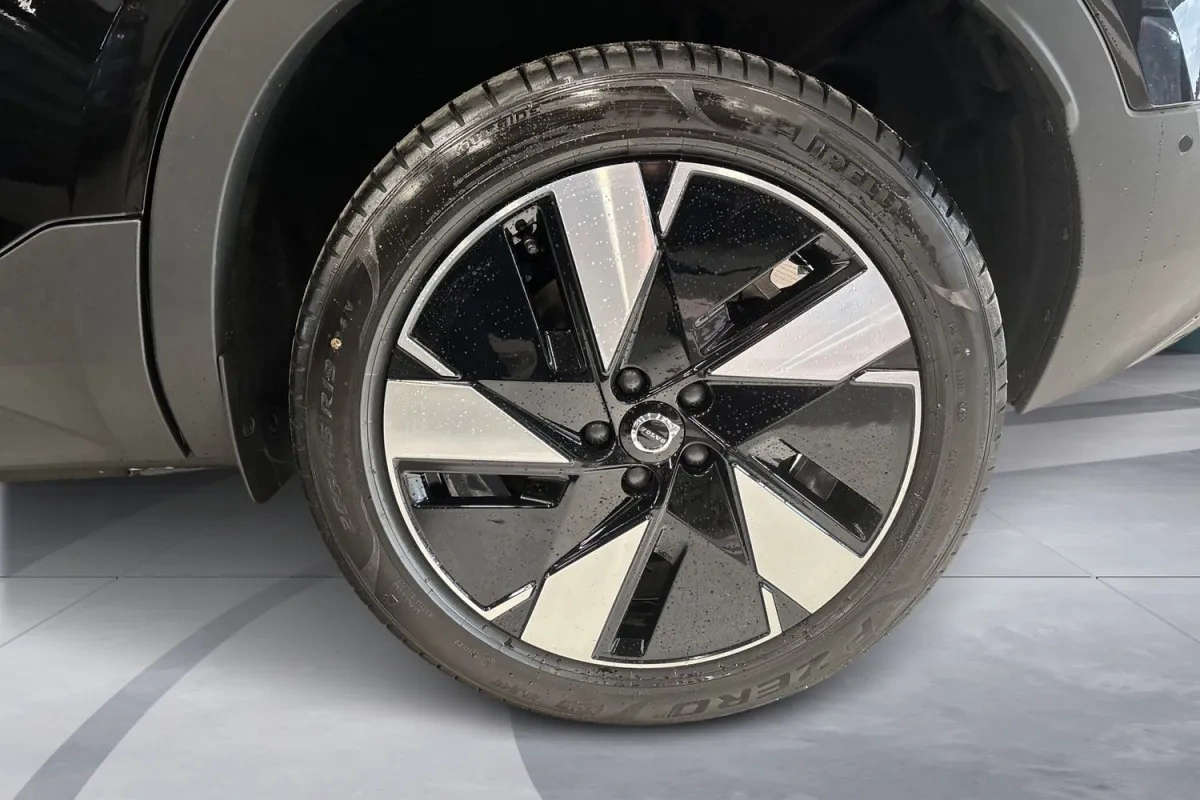 Volvo EX40