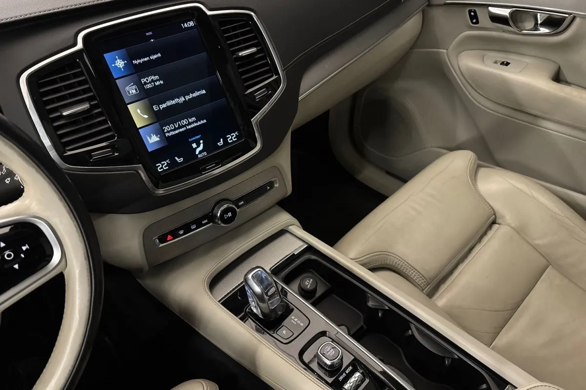 VOLVO XC90